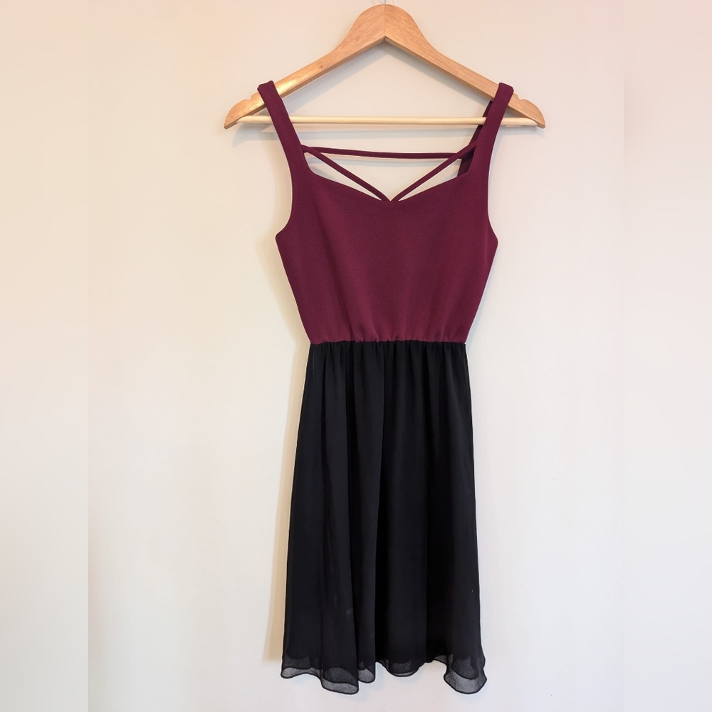 Chic Strapless Dress in Burgundy and Black Subdued Brand
